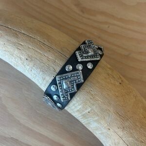 Campomaggi Studded Leather Cuff Bracelet in Nero